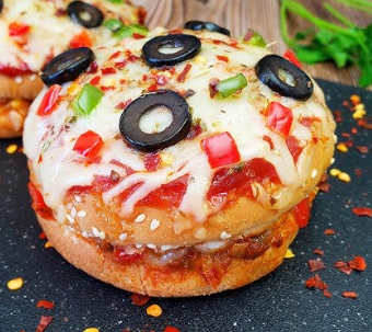 Tika Pizza Burger with drink, chips and sauce